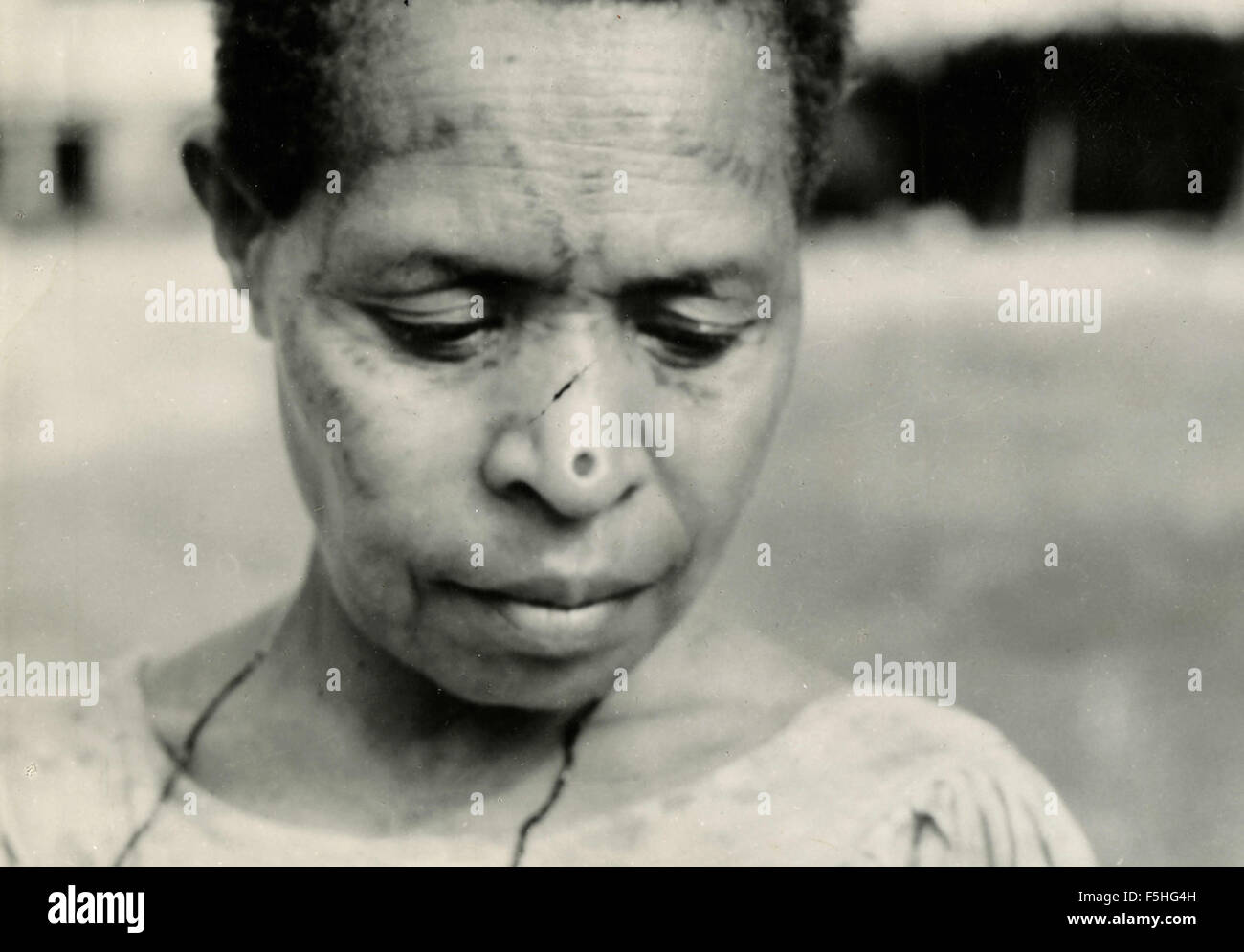 Femme Adultère Avec Un Trou Dans Le Nez Le Trou De Linfidélité Nouvelle Guinée Photo Stock