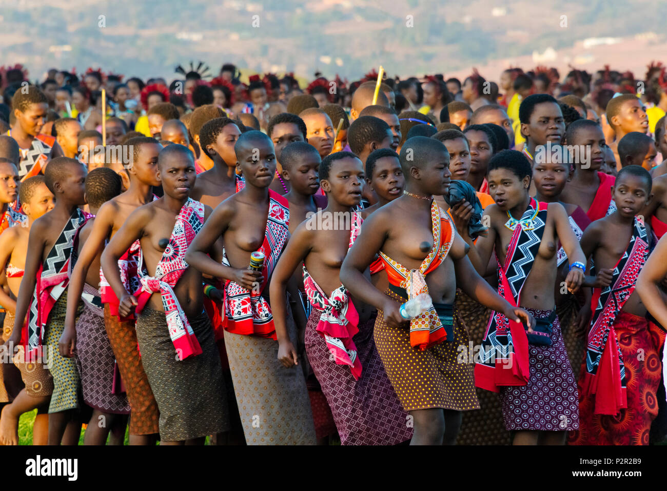 Défilé De Filles Swazi à Umhlanga Reed Dance Festival Au Swaziland